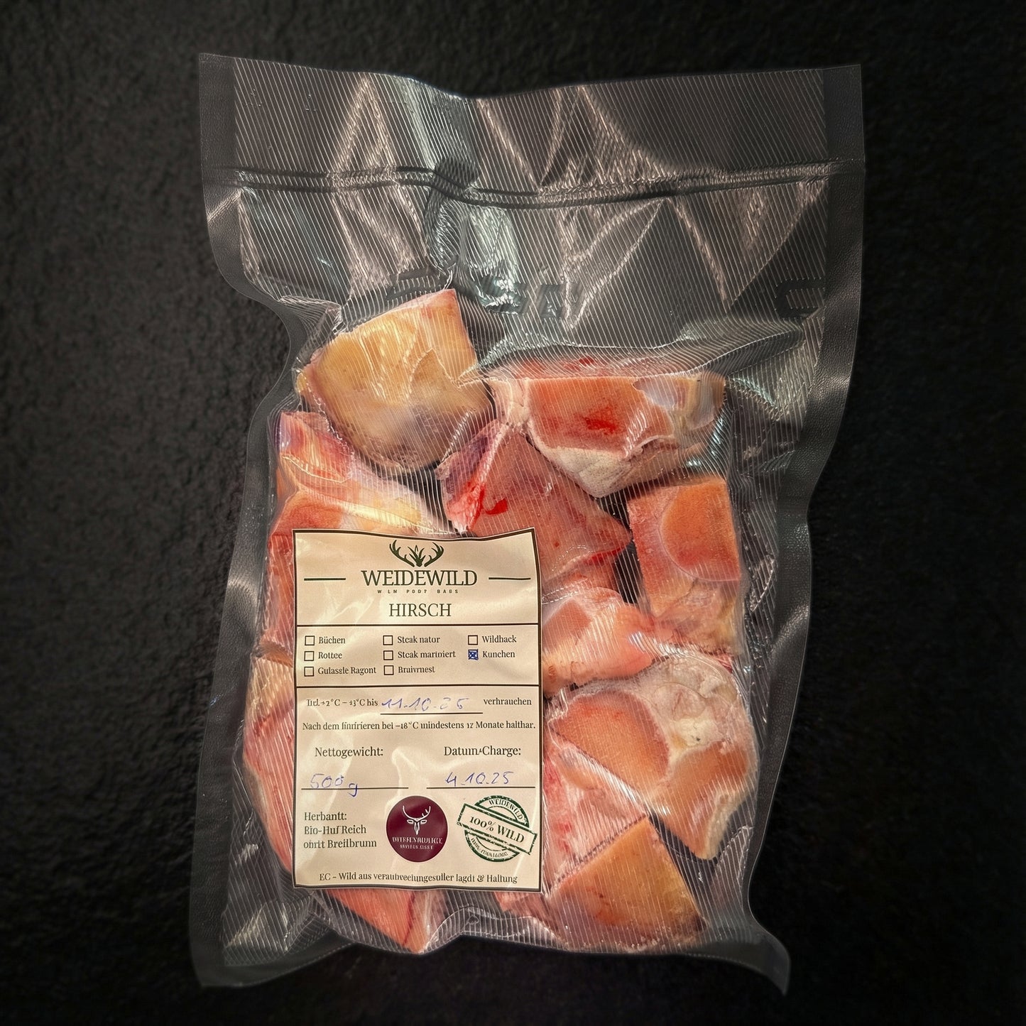 Vakuumierte Hirschknochen aus regionalem Weidewild für intensiven, kräftigen Fond